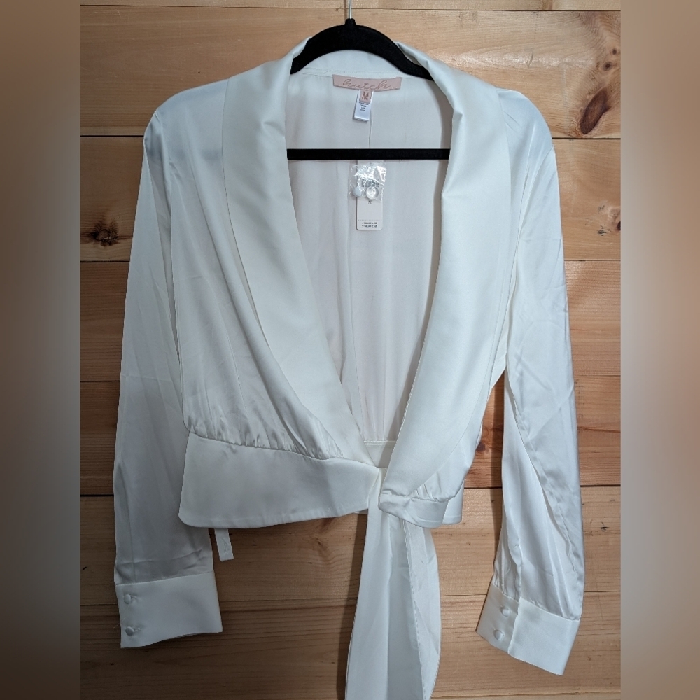 Anthropologie Hutch White Wrap Blouse.. Gorgeous, Size Medium, NWT 138 Retail - Picture 2 of 5